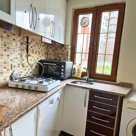 Havalimani Metrosuna Yakin Appartement *